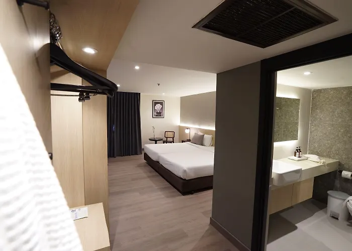 Cross Vibe Srinakarin Hotel 4*
