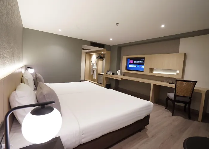 Cross Vibe Srinakarin Hotel 4*