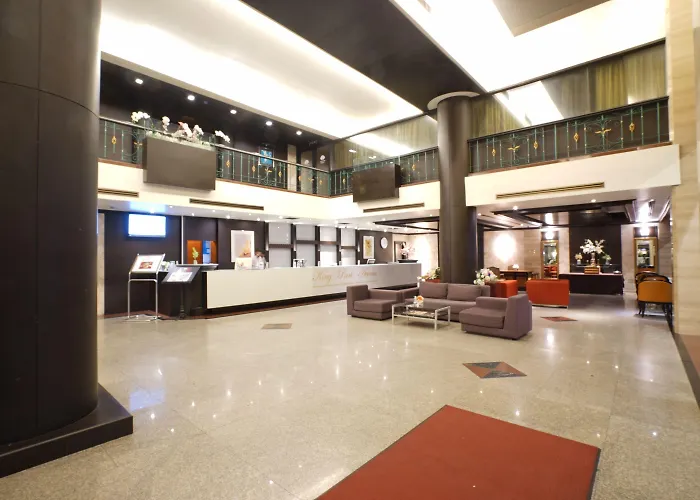 Cross Vibe Srinakarin Hotel 4*