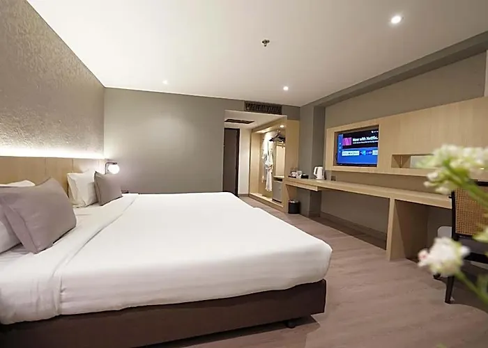 Cross Vibe Srinakarin Hotel