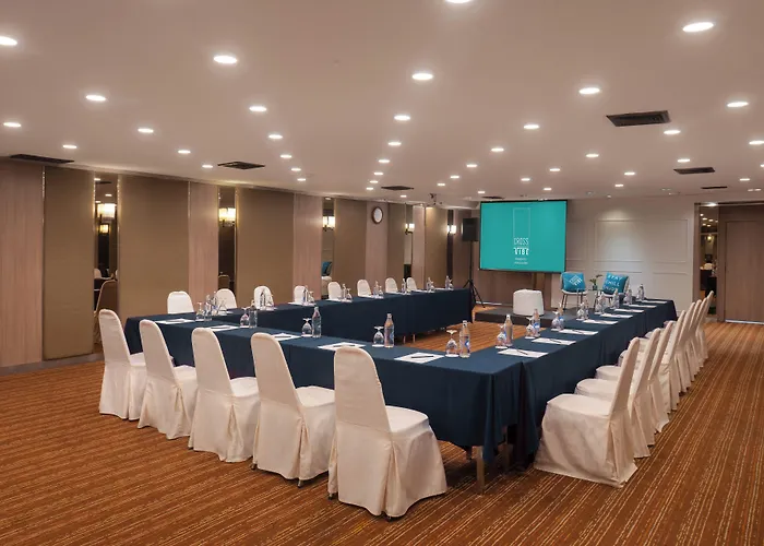 Cross Vibe Srinakarin Hotel 4*