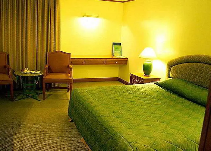 Hotel Cross Vibe Srinakarin 4*
