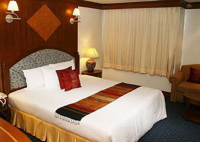 Cross Vibe Srinakarin Hotel Bangkok